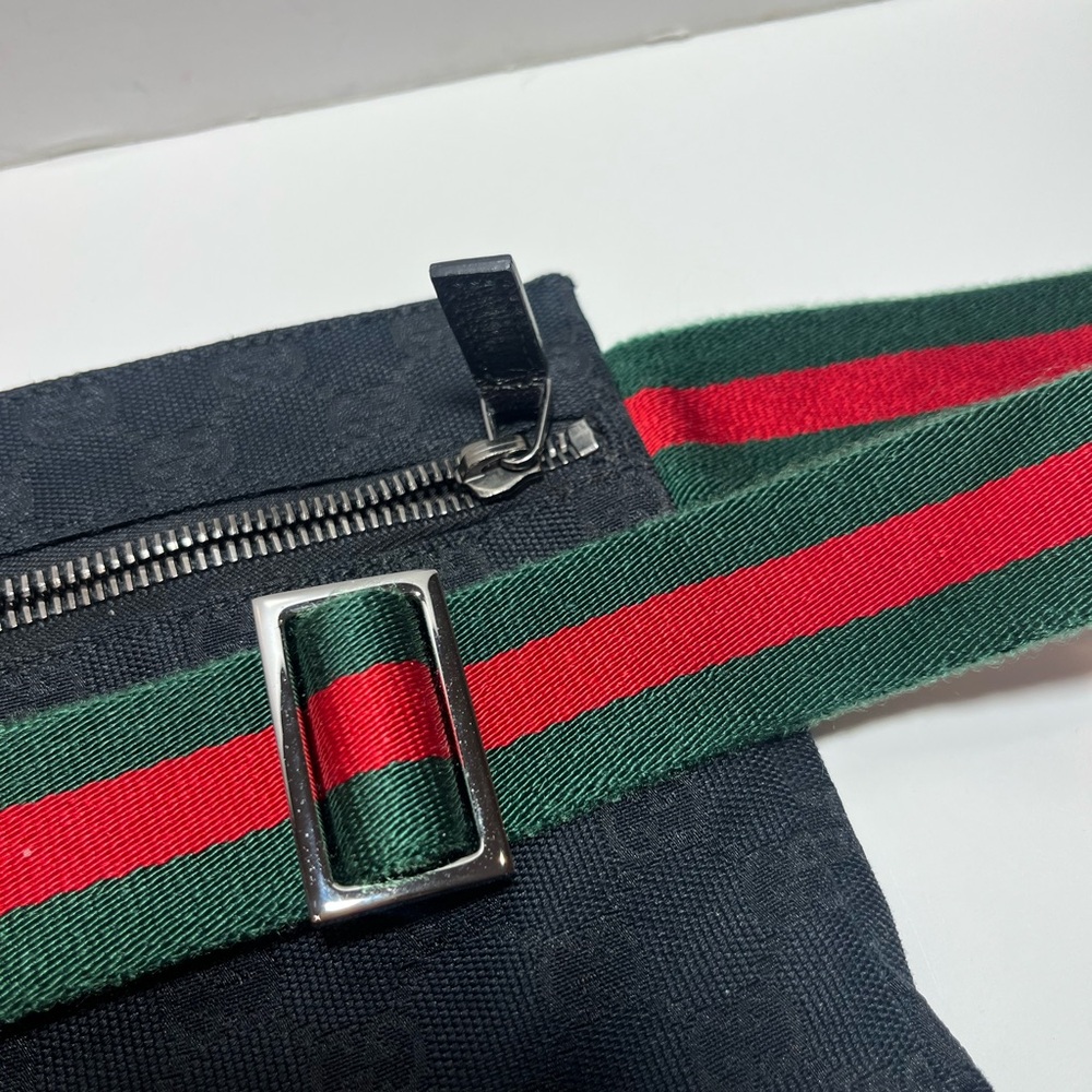Authentic Gucci black belt bag with green and red belt and chrome hardware - Picture 6 of 14